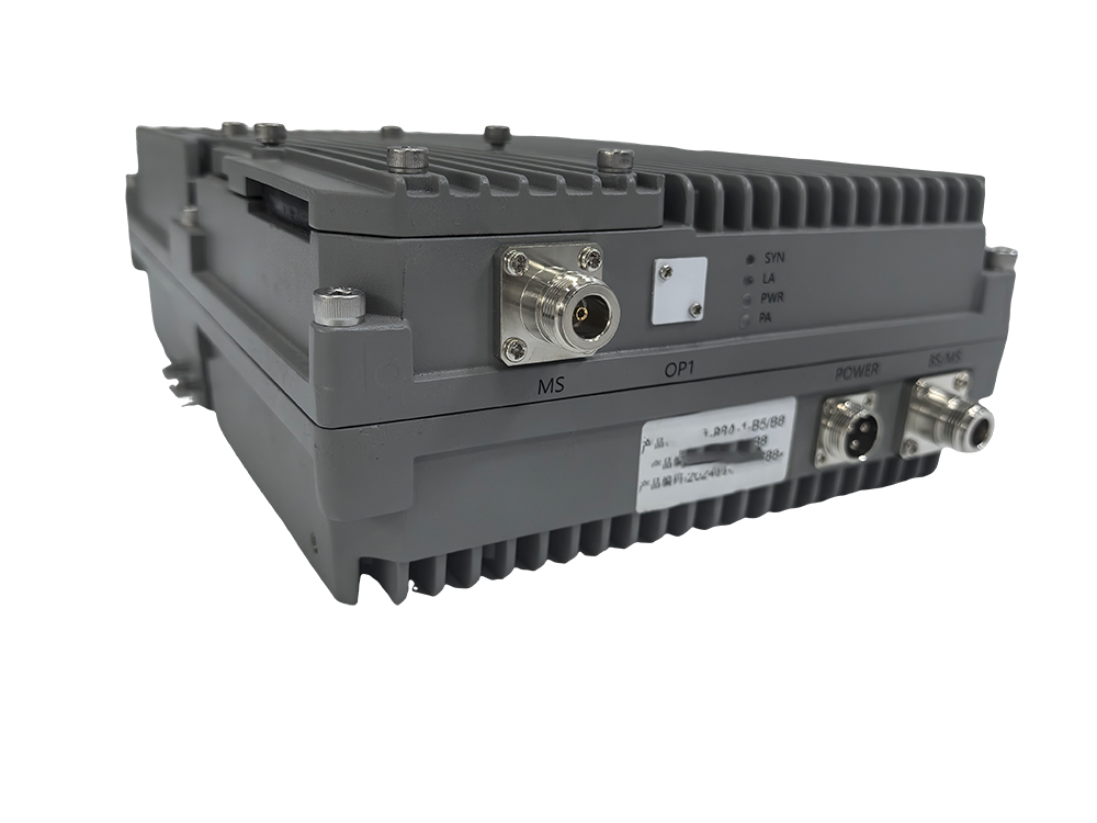  巴楚三频手机信号接收器2000㎡